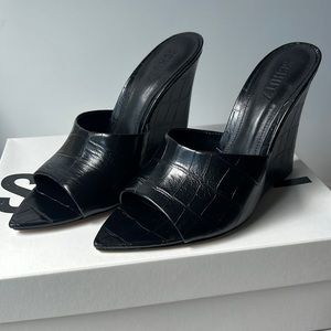 Schutz Black Croc - Embossed Pointy Toe Wedge Shoe NTW Size 8.5 (can fit size 8)